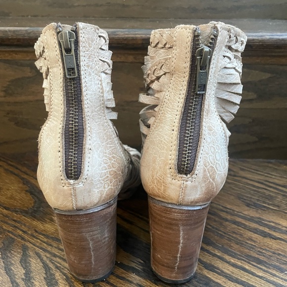 Freebird ‘Bela’ Tan Leather Booties (9) - Picture 4 of 7